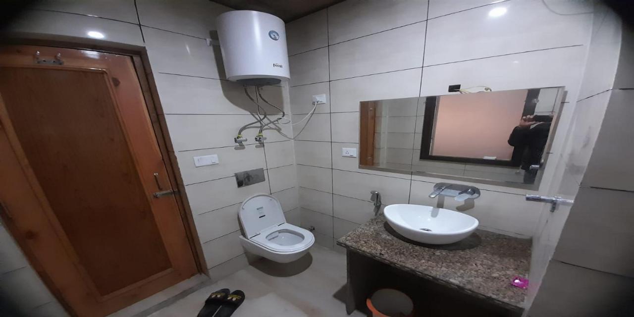 Hotel Zoon Dabb Srinagar Airport Kashmir Exteriör bild