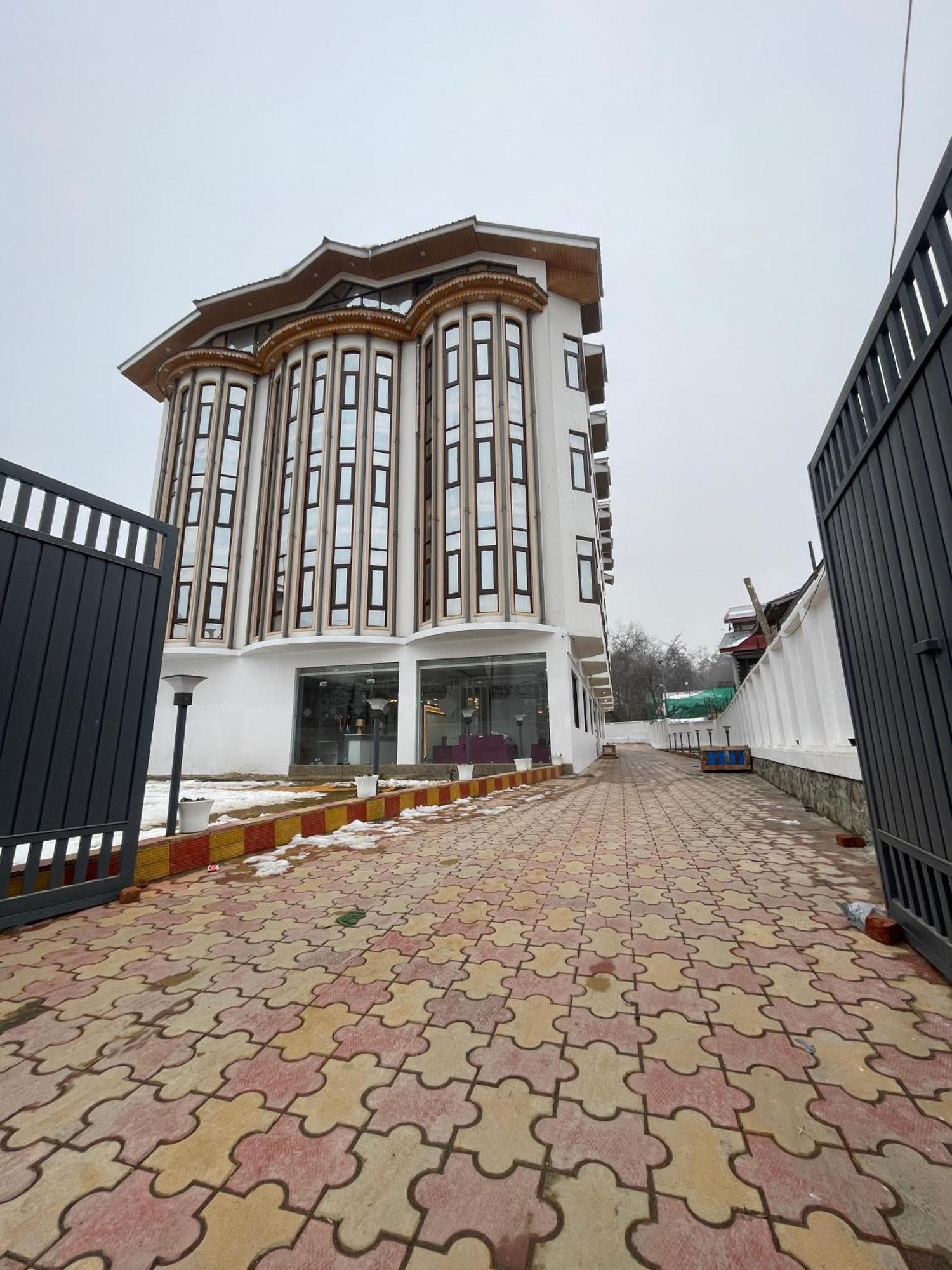 Hotel Zoon Dabb Srinagar Airport Kashmir Exteriör bild